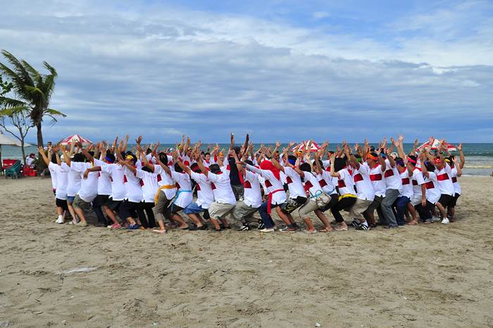 Team Building Pantai Kuta