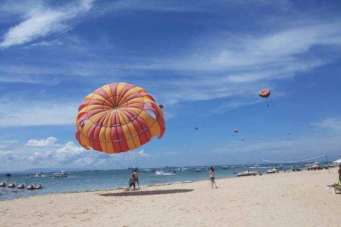 Team Building Pantai Tanjung Benoa